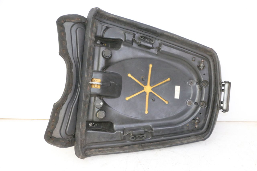 photo de SELLA POSTERIORE QUADRO 4 4D 350 (2015 - 2018) - Dettagli dei punti di fissaggio