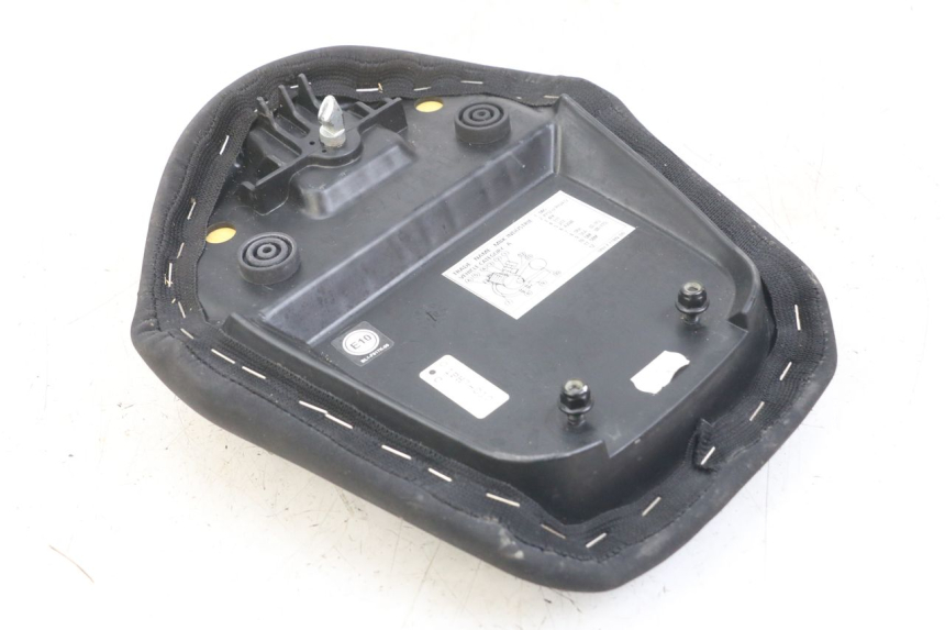 photo de SELLE POSTERIORE YAMAHA AEROX 2T 50 (2013 - 2017) - Altra angolazione