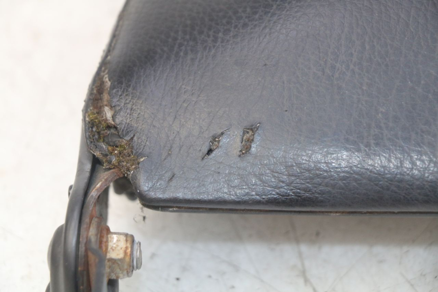 photo de SELLE POSTERIORE KYMCO AGILITY 4T 50 (2005 - 2018) - Stato della superficie e materiale