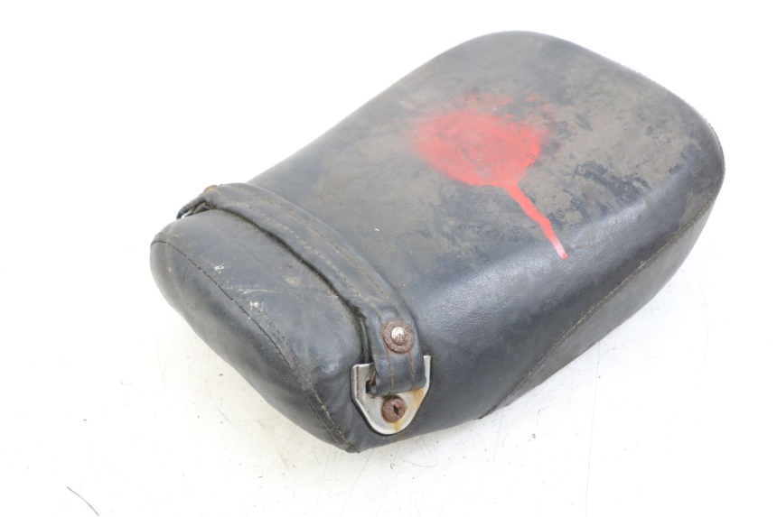 photo de SELLA POSTERIORE HYOSUNG GV AQUILA 125 (2000 - 2009) - Dettagli dei punti di fissaggio