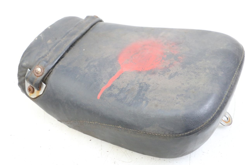 photo de SELLA POSTERIORE HYOSUNG GV AQUILA 125 (2000 - 2009) - Stato della superficie e materiale