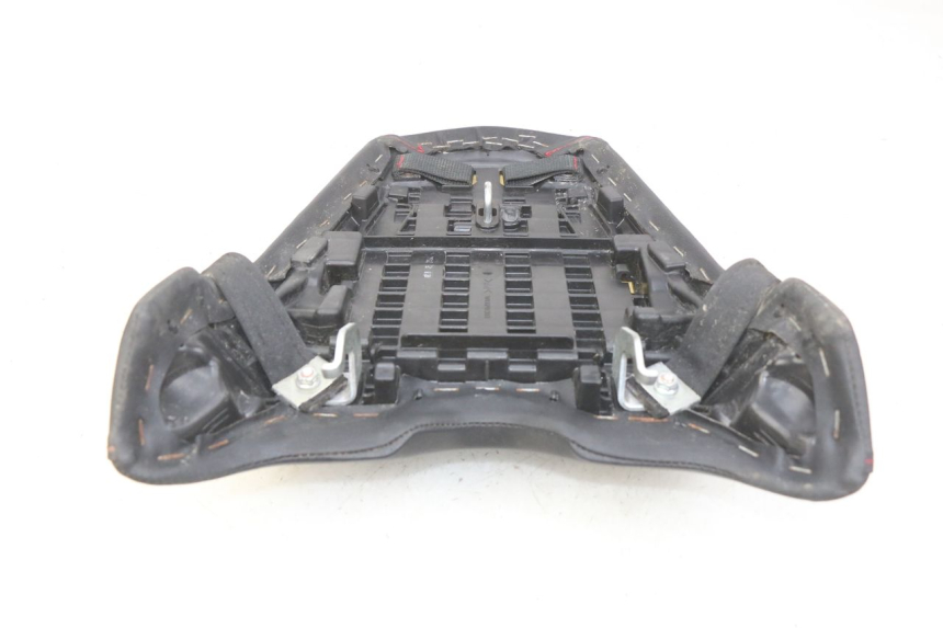 photo de SELLE POSTERIORE HONDA CB R 1000 (2018 - 2023) - Primo piano tecnico