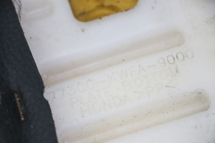 photo de SELLA POSTERIORE HONDA CBF 125 (2009 - 2015) - Zoom sullo stato d'uso