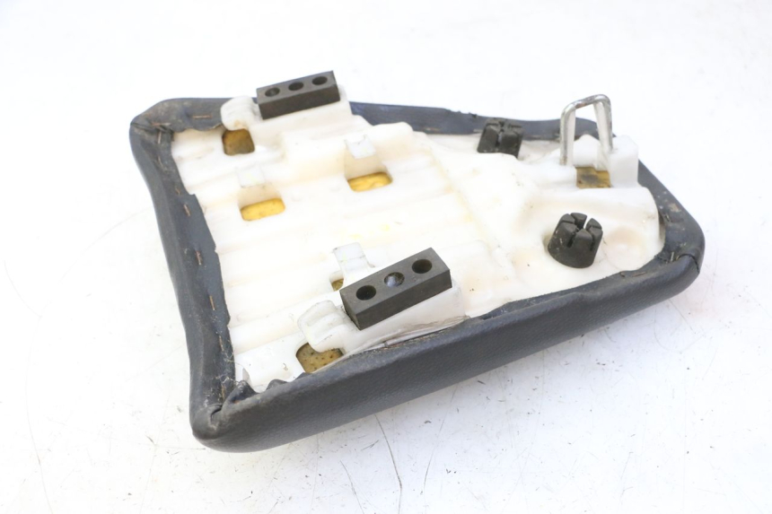 photo de SELLA POSTERIORE HONDA CBF 125 (2009 - 2015) - Primo piano tecnico