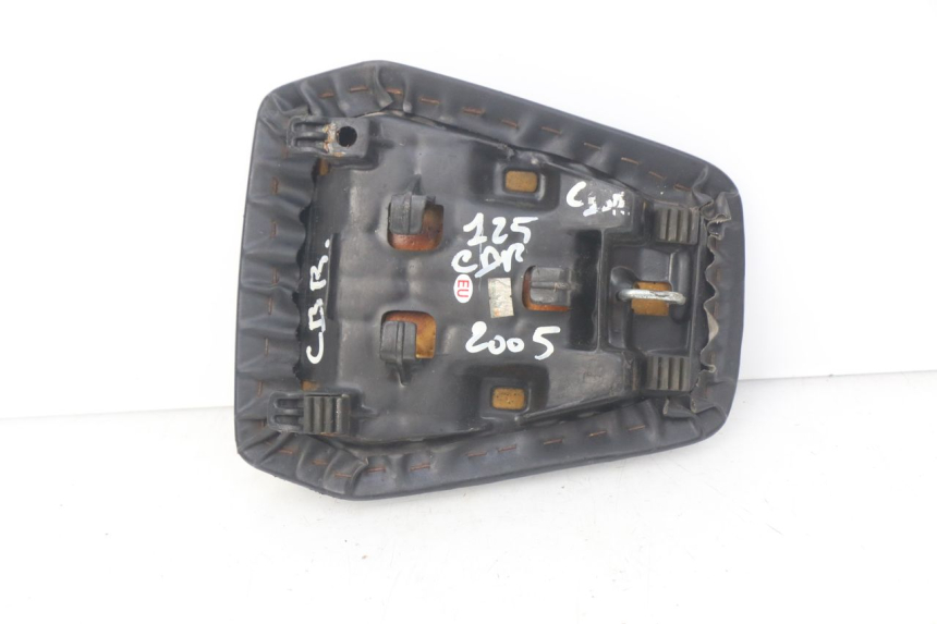 photo de SELLA POSTERIORE HONDA CBR R 125 (2003 - 2006) - Zoom sullo stato d'uso