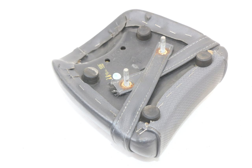 photo de SELLA POSTERIORE APRILIA CLASSIC 125 (1995 - 2001) - Dettagli dei punti di fissaggio