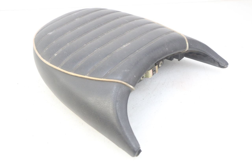 photo de SELLE POSTERIORE PEUGEOT DJANGO 2T 50 (2014 - 2019) - Altra angolazione