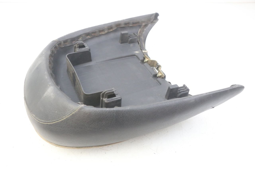 photo de SELLE POSTERIORE PEUGEOT DJANGO 2T 50 (2014 - 2019) - Dettagli dei punti di fissaggio