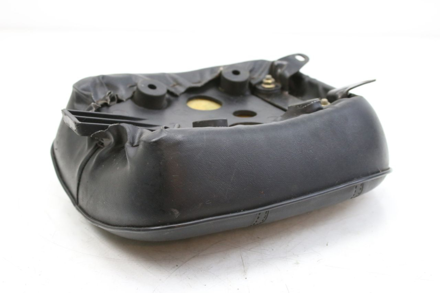 photo de SELLE POSTERIORE SYM HUSKY 125 (1999 - 2005) - Primo piano tecnico