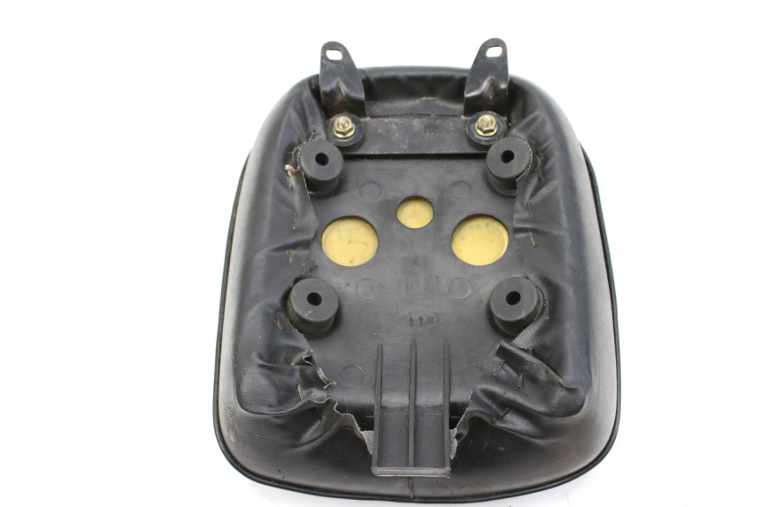 photo de SELLE POSTERIORE SYM HUSKY 125 (1999 - 2005) - Dettagli dei punti di fissaggio