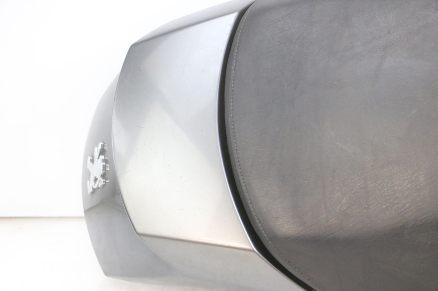 photo de SELLE POSTERIORE PEUGEOT SATELIS 125 (2010 - 2012) - Zoom sui componenti