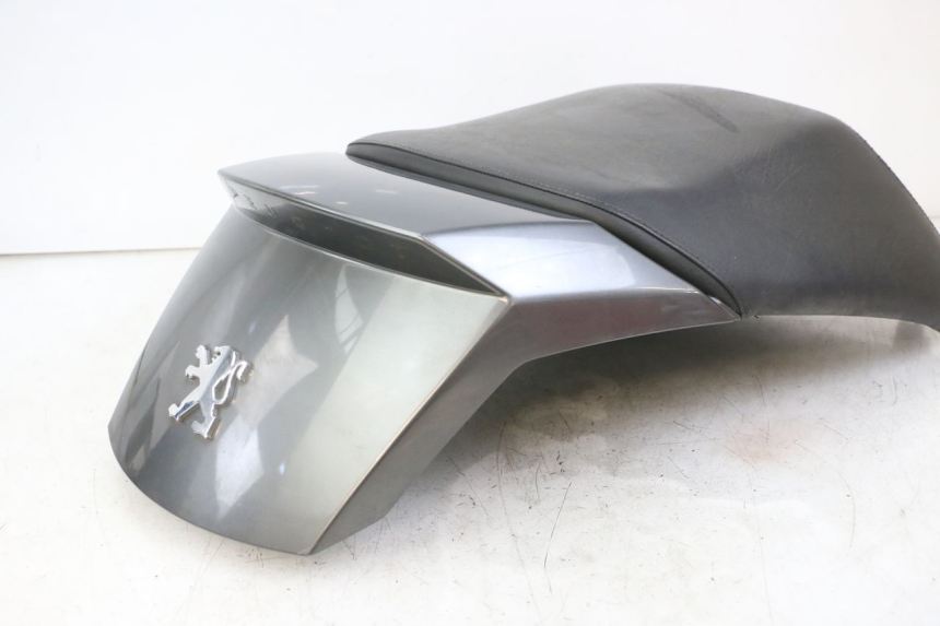 photo de SELLE POSTERIORE PEUGEOT SATELIS 125 (2010 - 2012) - Dettagli dei punti di fissaggio