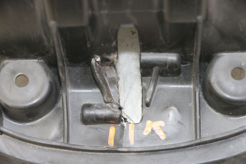 photo de SELLA POSTERIORE PEUGEOT SATELIS 125 (2013 - 2018) - Foto prodotto supplementare