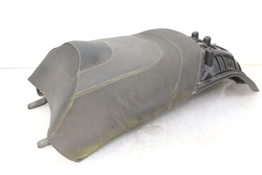 photo de SELLA POSTERIORE PEUGEOT SATELIS 125 (2013 - 2018) - Focus sulla struttura