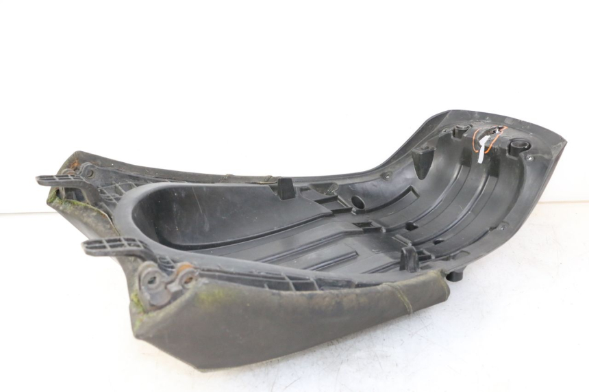 photo de SELLA POSTERIORE PEUGEOT SATELIS 125 (2013 - 2018) - Zoom sullo stato d'uso