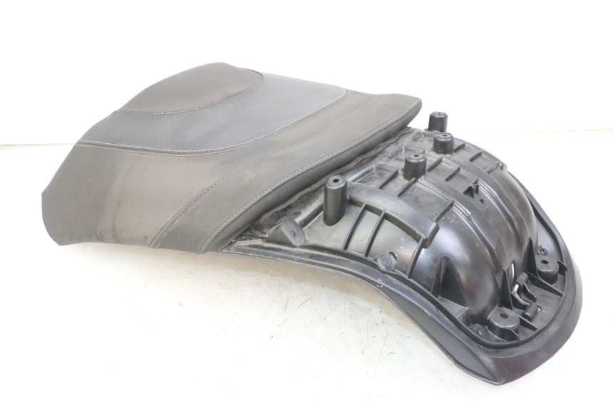 photo de SELLA POSTERIORE PEUGEOT SATELIS 125 (2013 - 2018) - Caratteristiche distintive