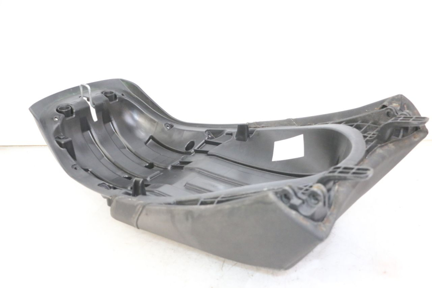 photo de SELLA POSTERIORE PEUGEOT SATELIS 125 (2013 - 2018) - Zoom sullo stato d'uso