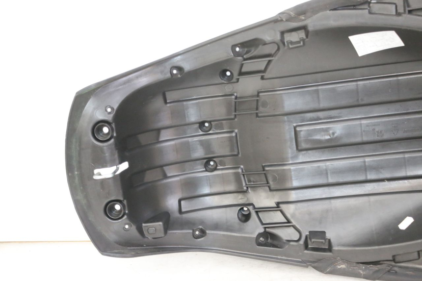 photo de SELLA POSTERIORE PEUGEOT SATELIS 125 (2013 - 2018) - Altra angolazione