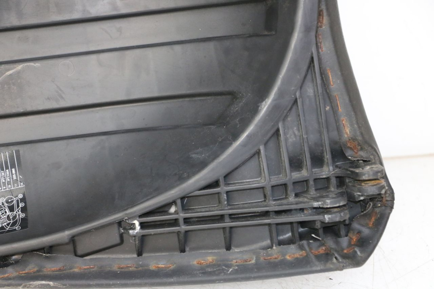 photo de SELLA POSTERIORE PEUGEOT SATELIS COMPRESSOR K15 125 (2006 - 2009) - Primo piano tecnico