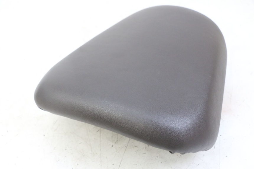 photo de SELLA POSTERIORE ROYAL ENFIELD HYMALAYAN 410 (2016 - 2023) - Dettagli dei punti di fissaggio