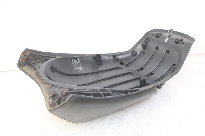 photo de SELLA POSTERIORE PEUGEOT SATELIS COMPRESSOR K15 125 (2006 - 2009) - Primo piano tecnico