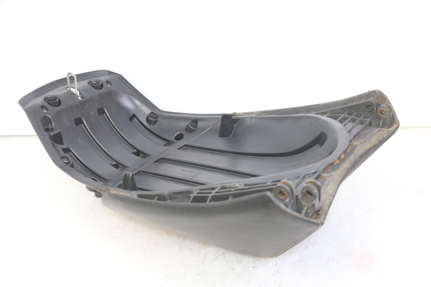 photo de SELLA POSTERIORE PEUGEOT SATELIS COMPRESSOR K15 125 (2006 - 2009) - Dettagli dei punti di fissaggio