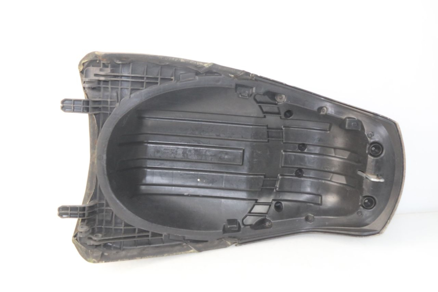 photo de SELLA POSTERIORE PEUGEOT SATELIS 300 (2012 - 2015) - Primo piano tecnico