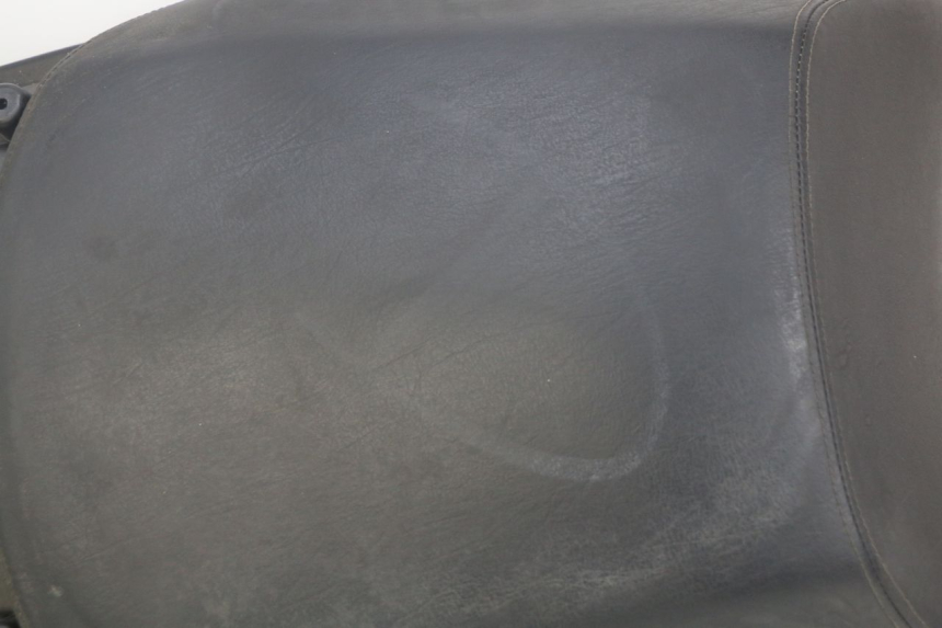 photo de SELLE POSTERIORE PEUGEOT SATELIS 125 (2010 - 2012) - Zoom sui componenti