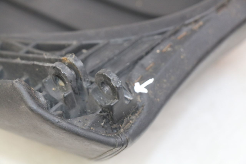 photo de SELLE POSTERIORE PEUGEOT SATELIS 125 (2010 - 2012) - Zoom sullo stato d'uso