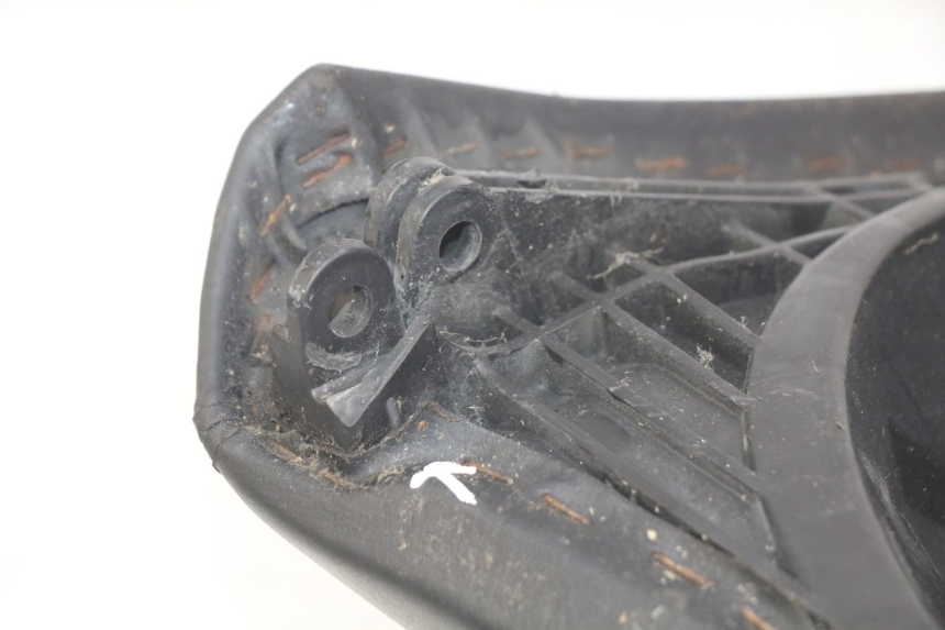 photo de SELLE POSTERIORE PEUGEOT SATELIS 125 (2010 - 2012) - Primo piano tecnico