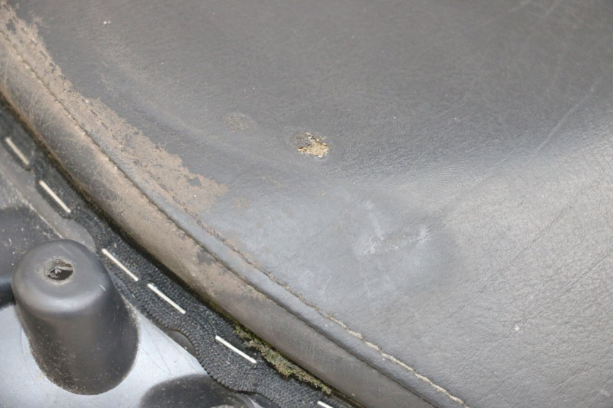 photo de SELLE POSTERIORE PEUGEOT SATELIS 125 (2010 - 2012) - Dettagli dei punti di fissaggio