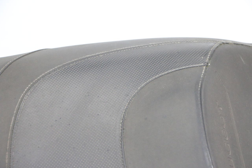 photo de SELLA POSTERIORE PEUGEOT SATELIS 125 (2013 - 2018) - Caratteristiche distintive