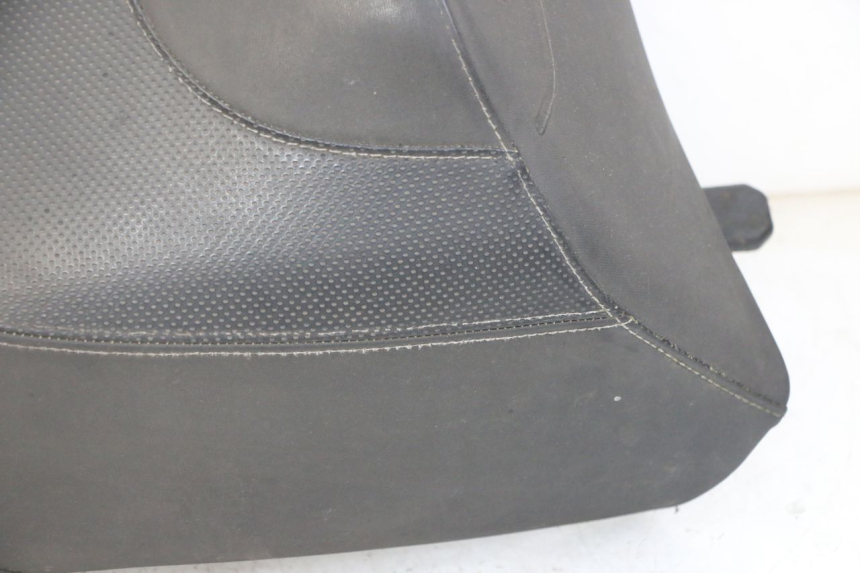 photo de SELLA POSTERIORE PEUGEOT SATELIS 125 (2013 - 2018) - Primo piano ad alta risoluzione