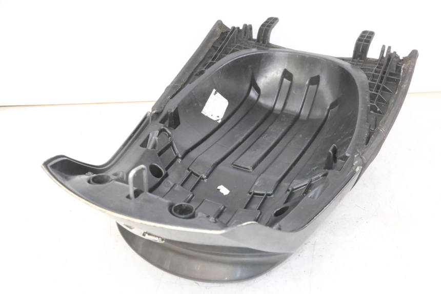 photo de SELLA POSTERIORE PEUGEOT SATELIS 125 (2013 - 2018) - Altra angolazione