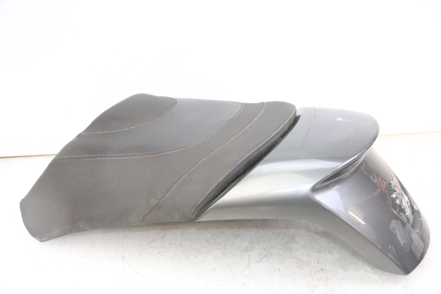 photo de SELLA POSTERIORE PEUGEOT SATELIS 125 (2013 - 2018) - Stato della superficie e materiale