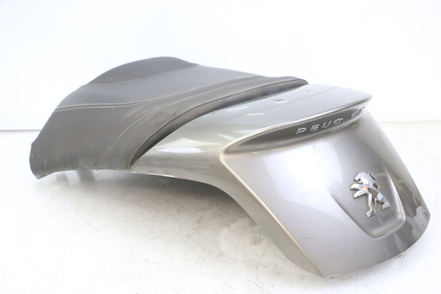 photo de SELLA POSTERIORE PEUGEOT SATELIS 125 (2013 - 2018) - Caratteristiche distintive