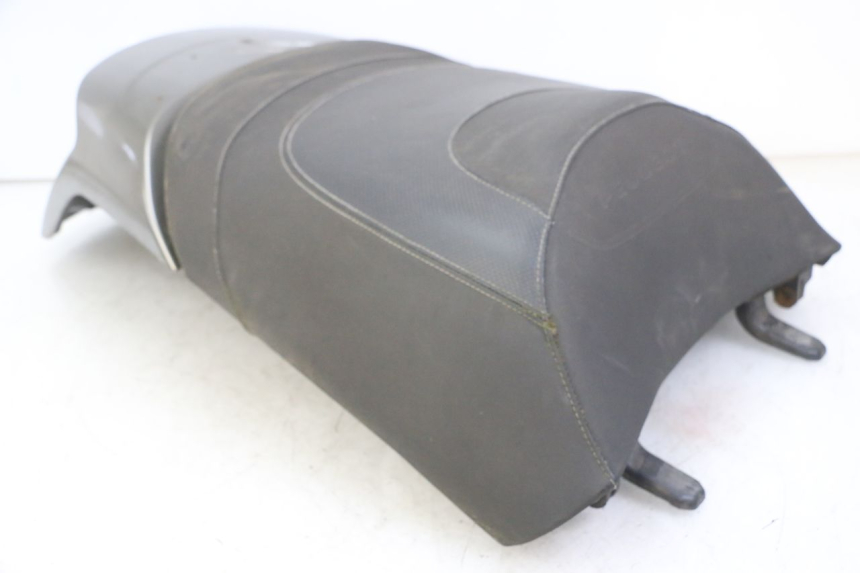 photo de SELLA POSTERIORE PEUGEOT SATELIS 125 (2013 - 2018) - Focus sulla struttura