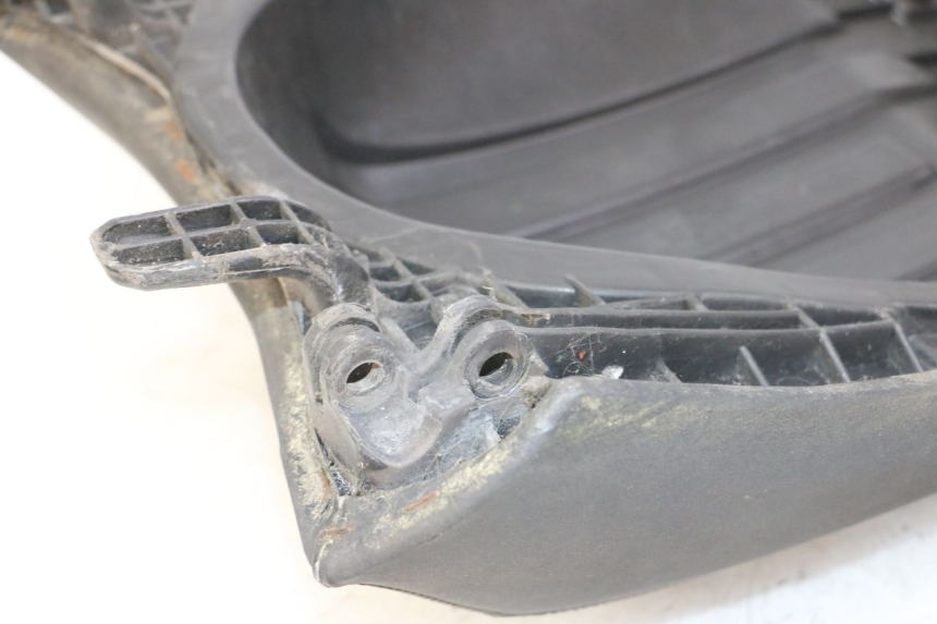 photo de SELLA POSTERIORE PEUGEOT SATELIS 125 (2013 - 2018) - Zoom sullo stato d'uso