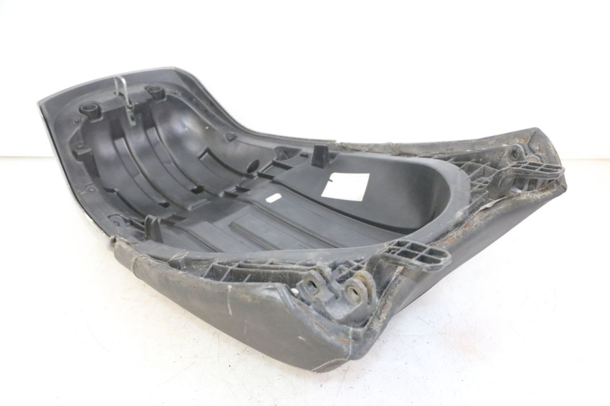 photo de SELLA POSTERIORE PEUGEOT SATELIS 125 (2013 - 2018) - Altra angolazione