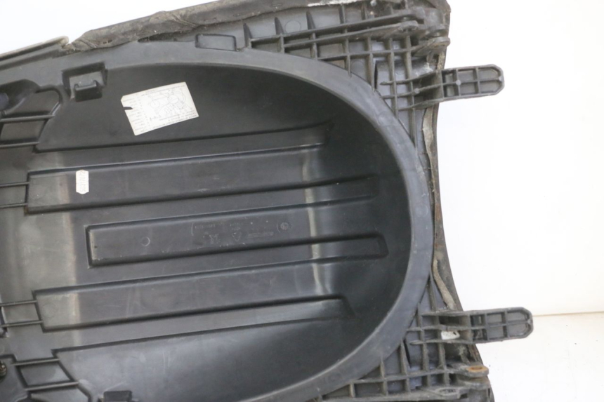 photo de SELLA POSTERIORE PEUGEOT SATELIS 125 (2013 - 2018) - Vista d'insieme del prodotto