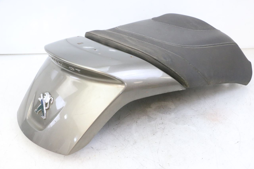 photo de SELLA POSTERIORE PEUGEOT SATELIS 125 (2013 - 2018) - Dettagli dei punti di fissaggio