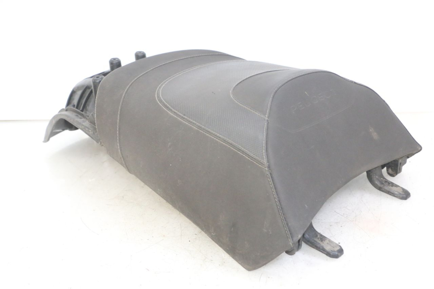 photo de SELLA POSTERIORE PEUGEOT SATELIS 125 (2013 - 2018) - Caratteristiche distintive