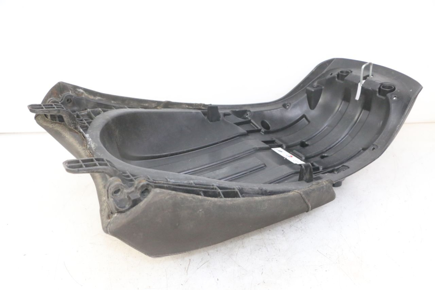 photo de SELLA POSTERIORE PEUGEOT SATELIS 125 (2013 - 2018) - Altra angolazione