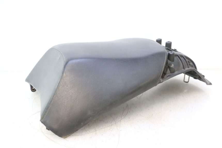 photo de SELLE POSTERIORE PEUGEOT SATELIS 125 (2006 - 2009) - Stato della superficie e materiale
