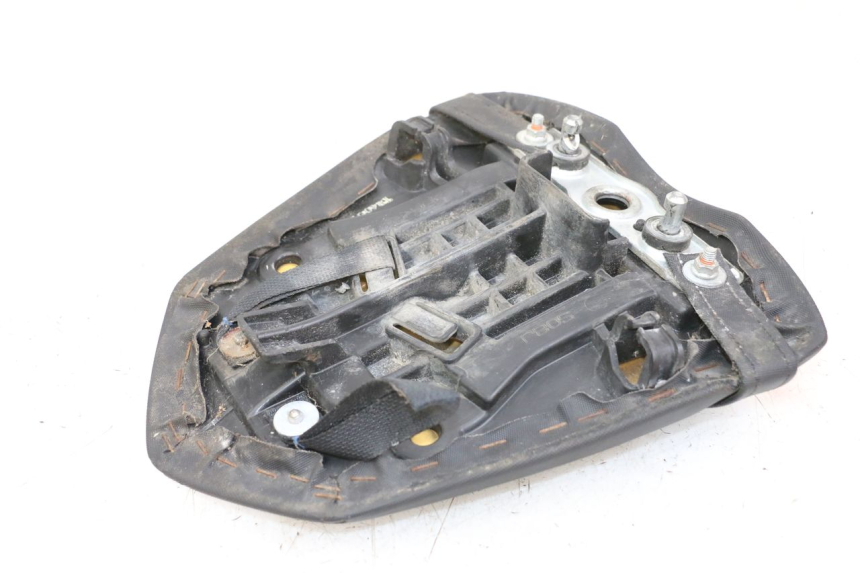 photo de SELLA POSTERIORE SUZUKI GSR 750 (2011 - 2017) - Dettaglio del componente