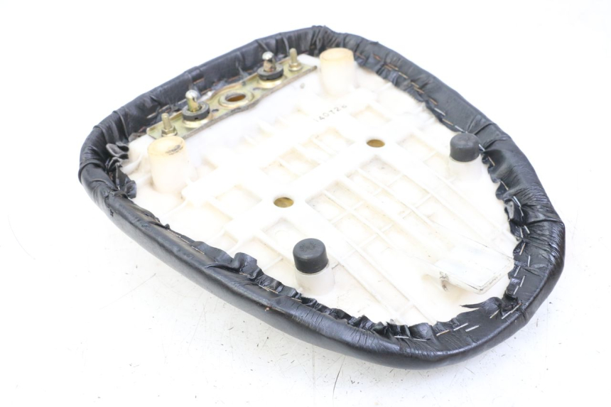 photo de SELLA POSTERIORE SUZUKI SV S 650 (1999 - 2002) - Dettagli dei punti di fissaggio