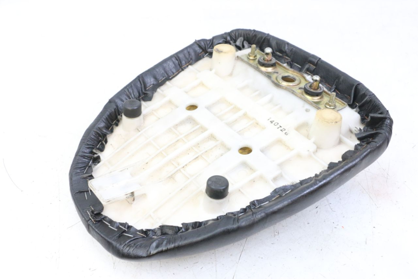 photo de SELLA POSTERIORE SUZUKI SV S 650 (1999 - 2002) - Stato della superficie e materiale
