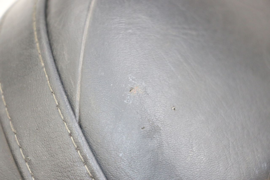 photo de SELLA POSTERIORE SUZUKI VL INTRUDER 125 (2004 - 2007) - Dettaglio del componente