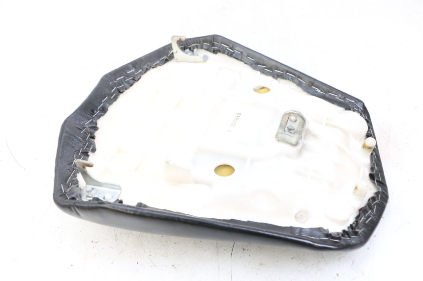 photo de SELLA POSTERIORE YAMAHA FZ1 FAZER 1000 (2007 - 2009) - Primo piano tecnico