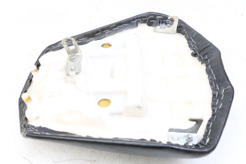 photo de SELLA POSTERIORE YAMAHA FZ1 FAZER 1000 (2007 - 2009) - Dettagli dei punti di fissaggio